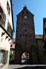 Reichenweier im Elsa, der  Dolder  stadteinwrts gesehen, ein 1291 erbautes Stadttor, Sept.2011