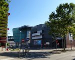 Straburg, moderne Bauten am Bassin d'Austerlitz im Stadtteil Fronts Neudorf, Juli 2016