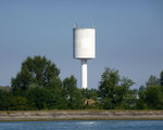 Straburg, Blick ber den Rhein zum Wasserturm im sdlichen Industriegebiet, Aug.2016