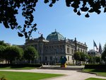 Straburg, die Straburger Nationalbibliothek, ist auch gleichzeitig Universittsbibliothek, steht mit den anderen groen reprsentativen Bauten aus der Wilhelminischen Zeit am ehemaligen Kaiserplatz,