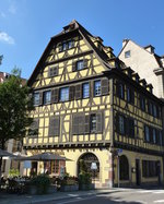 Straßburg, dieses schöne Fachwerkhaus am Platz St.Louis beherbergt das Lokal le Copains, Juli 2016
