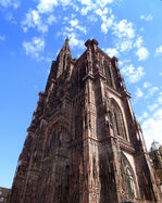 Straburg, das 1176-1439 erbaute Mnster ist mit 142m Hhe das hchste im Mittelalter vollendete Gebude und gehrt zu den grten Sandsteinbauten der Welt, wichtige Baumeister waren Erwin von