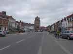 Wormhout, Place General de Gaulle mit St.