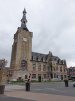 Bailleul, Rathaus mit Belfried am Place Charles de Gaulle (14.05.2016)