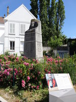 Denkmal fr Henri Moissan in Meaux (10.07.2016)