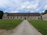 Saint-Ouen-l’Aumne, Abtei Notre-Dame-La-Royale de Maubuisson, gegrndet 1236 von Blanka von Kastilien, beherbergt heute Ausstellungen zeitgenssischer Kunst (16.07.2016)