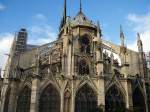 Paris, Kathedrale Notre Dame, Chor mit Strebebgen, Fialen und Kapellenkranz.