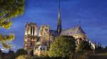 Paris, Notre Dame in der blauen Stunde.