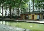 Idylle mitten in der Millionenstadt Paris: Ein Schleusenwrterhaus am Canal St.-Martin im 10.