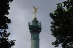 Die Statue auf der Spitze der Julisule auf der Place de la Bastille wurde von den Parisern  Le Gnie de la Bastille  getauft.