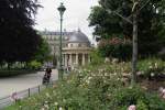 Die Rotonde im Parc Monceau war einst Teil der Stadtmauer zur Abgrenzung des Steuergebietes und Eindmmung der Steuerflucht.