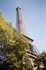 Der Eiffelturm  Gewicht etwa 10000 t   Nieten 2,5 Millionen   Hhe 320 m, schwankt um einige Zentimeter vom Sommer zum Winter   Sichtweite bei klarem Wetter 70 km   Oberste Plattform befindet sich 290