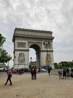 Der Triumpfbogen am 3.6.17 in der Stadt Paris.