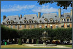 Der Place des Vosges ist der lteste von 5 kniglichen Pltzen in Paris.