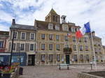 Saint-Pierre-sur-Dives, Rathaus am Place du Marche (12.07.2016)