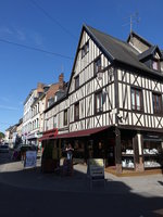 Bernay, Fachwerkhuser in der Rue General Leclerc (15.07.2016)