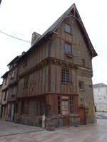 Thouars, Maison Medievales de la Place St.