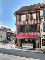 Bergerac, Fachwerkhaus mit Eisgesch�ft am Place du Docteur Cayla, 13.04.2026