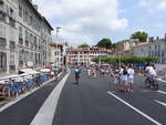 Bayonne, Gebude am Place de la Republique whrend des Volksfestes Fete de Bayonne (26.07.2018)