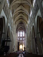 Bayonne, Mittelschiff der gotischen Kathedrale Sainte-Marie, Chorfenster von 1531 (26.07.2018)