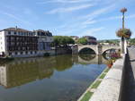 Villefranche-de-Rouergue, Brcke Pont Neuf ber den Fluss L`Aveyron (30.07.2018)