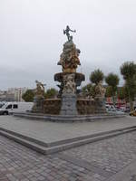 Tarbes, Brunnen Fontaine des Quattres Vallees am Place Marcadieu (01.10.2017)