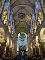 Lourdes, neuromanischer Innenraum der Pfarrkirche Sacre-Coeur (01.10.2017)