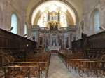 Saint-Pons-de-Thomires, Chorgesthl und Altar in der Kathedrale des hl.