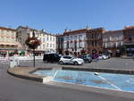 Montauban, Huser am Place Franklin Roosevelt vor der Kathedrale (29.07.2018)