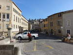 Carcassonne, Huser in der Rue Trivalle und Festungsanlage im Hintergrund (29.09.2017)