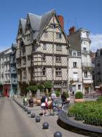 Angers, Place Sainte Croix mit Adamhaus (03.07.2008)