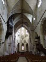 Le Ferte-Bernard, Mittelschiff und Chor der Kirche Notre-Dame-des-Marais (17.07.2015)