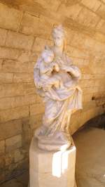 Frankreich, Provence-Alpes-Côte d'Azur, Vaucluse, Avignon, Muttergottes Statue in der Saint-Nicolas Kapelle auf dem Pont Saint-Bénézet (Pont d'Avignon),06.09.2011    