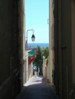 Ein Blick aus der Altstadt von Cannes auf das Mittelmeer.