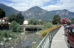 Provence-Alpes-Cte d'Azur / Dpartement Alpes-Maritimes: Der Fluss Bvra fliesst durch die kleine Stadt Sospel.