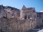 Burgruine Les-Baux-de-Provence: Fenster im Renaissancestil  Post tenebras lux  aus dem Jahr 1571.