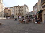 Carpentras, Huser am Place General de Gaulle in der Altstadt (22.09.2017)