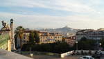 Marseille im goldenen Abendlicht: Blick vom Vorplatz des Bahnhofes St-Charles nach Sden.