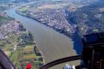 Flug ber`m Rhein - rechts Remagen und gegenber auf der anderen Rheinseite Erpel.