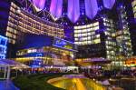 Nachtaufnahme vom Kino Cinestar Imax im Sony Center am Potsdamer Platz in Berlin.