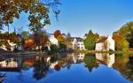 Burg Flamersheim (Euskirchen) im Herbst mit Spiegelung im See - 31.10.2010