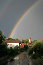 Ein langer trister Regentag wurde am Abend doch noch zum Highlight, als die Sonne durchbrach und diesen herrlichen Regenbogen ber Klingenbrunn zauberte; Aufnahme vom 04.07.07.