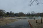 Hamburg am 21.11.2020: der groe Spielplatz am Planschbecken im Stadtpark (Stadtteil Winterhude) im tristen Winterbetrieb /