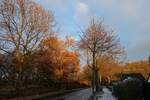 Hamburg am 15.12.2022: Wintersonne und erster Schnee im Osten der Stadt /