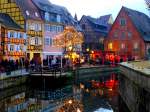 Weihnachtsmrkte im Elsass - Colmar  La Petite Venise  - Spiegelung der Huser und der weihnachtlichen Beleuchtung in den Gewssern der Lauch - 14.12.2013