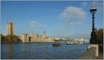 Ein Blick über die Themse zum Houses of Parliament.