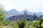 Gesamtansicht der Tempelanlage Borobudur auf Java in Indonesien.