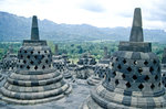 Perforierte Stupas auf Borobudur (auch Borobudur), eine der grten buddhistischen Tempelanlagen Sdostasiens.