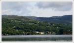 Blick ber die Bantry Bay auf das rtchen Glengariff, Irland County Cork.