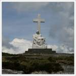 Statue  Finn Mac Cool's seat  am Sheep's Head Way bei Kilcrohane, Irland Co.